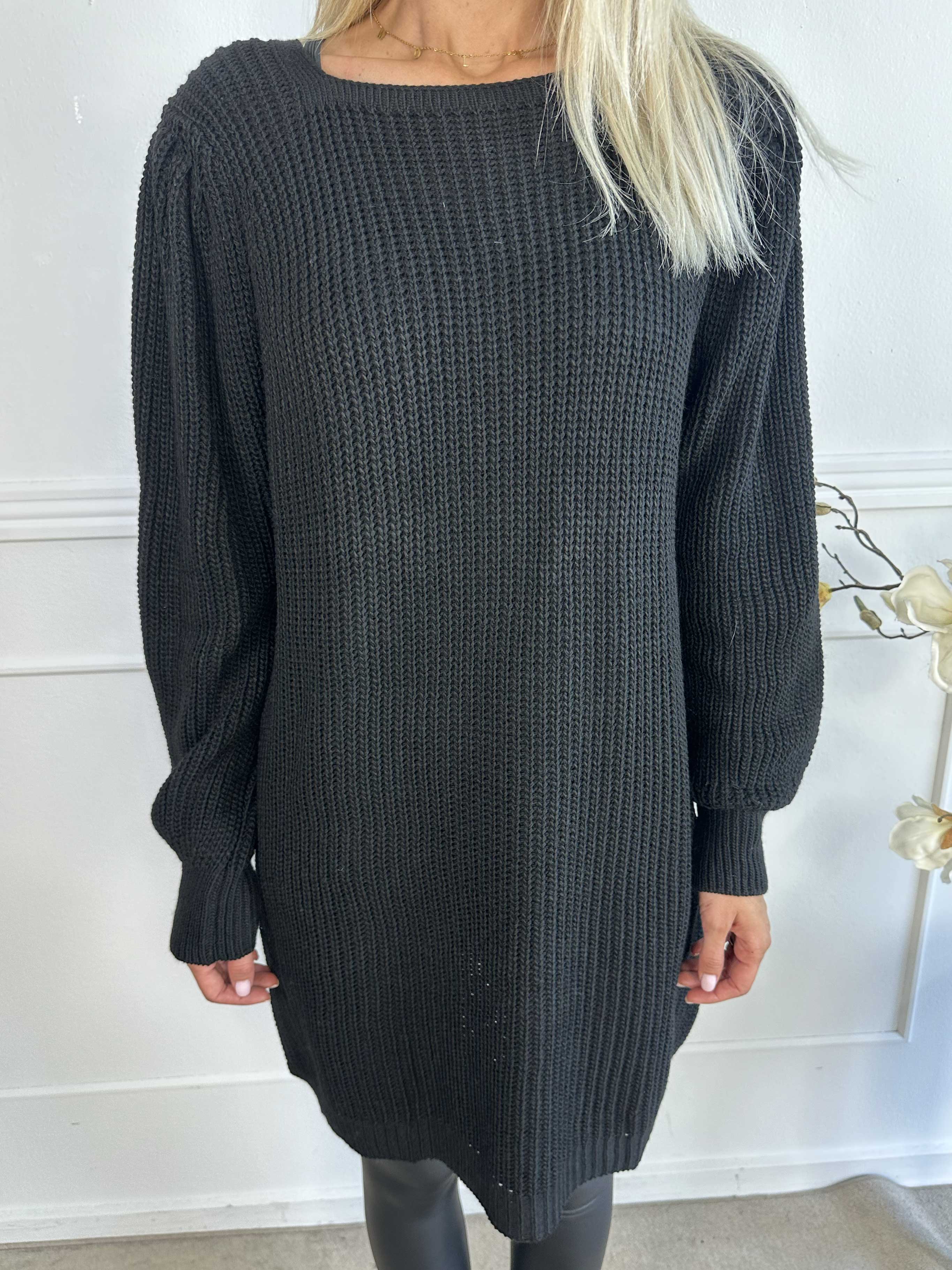 Dajana - Söt stickad klänning med ballongärmar